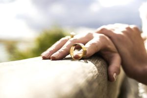 The Rise of Minimalist Gold Rings in Men's Fashion