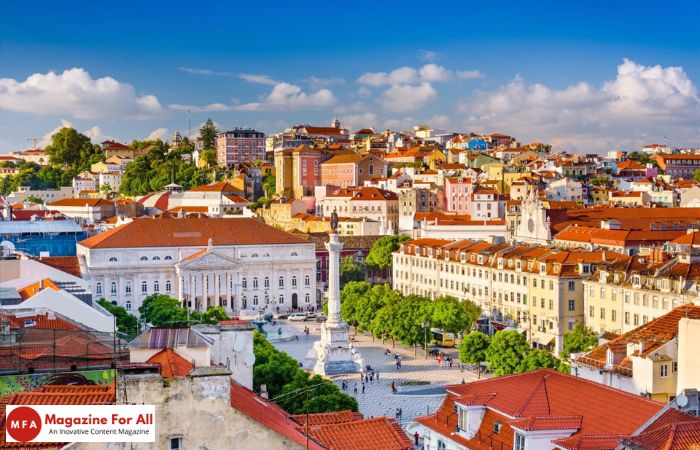 The 5 Pros and Cons of Joining an Expat Communities in Portugal