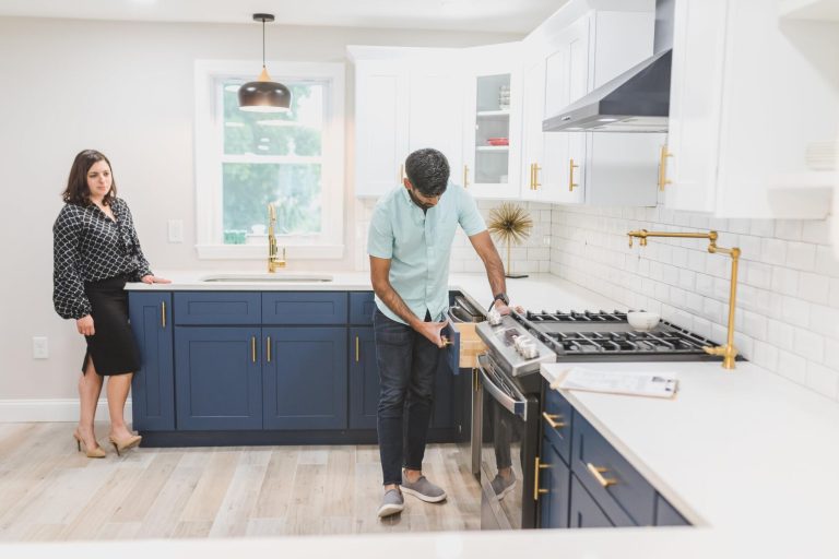 How to Navigate the Complexities of Homeowners Association Management