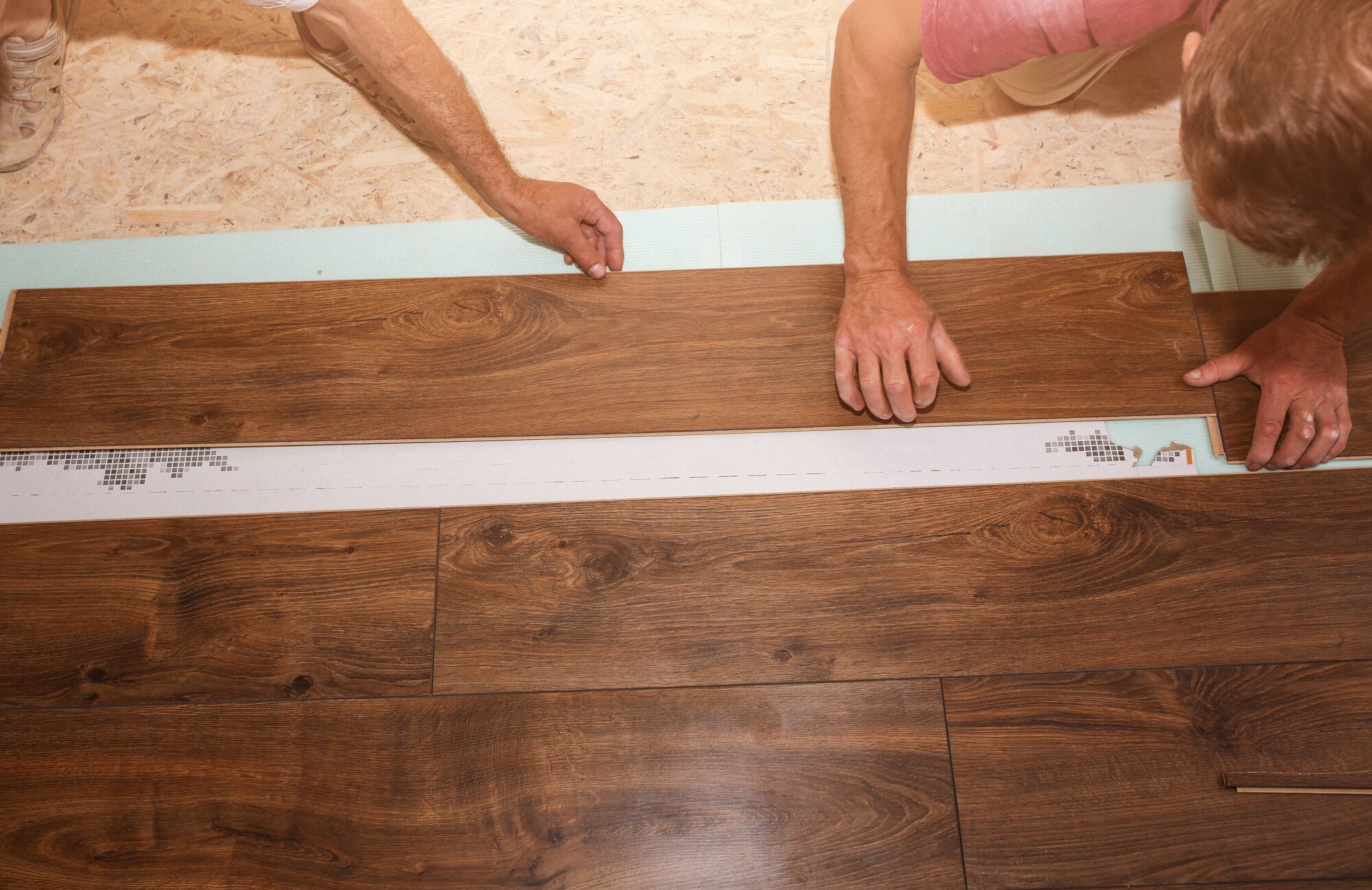 Workers-are-making-flooring-in