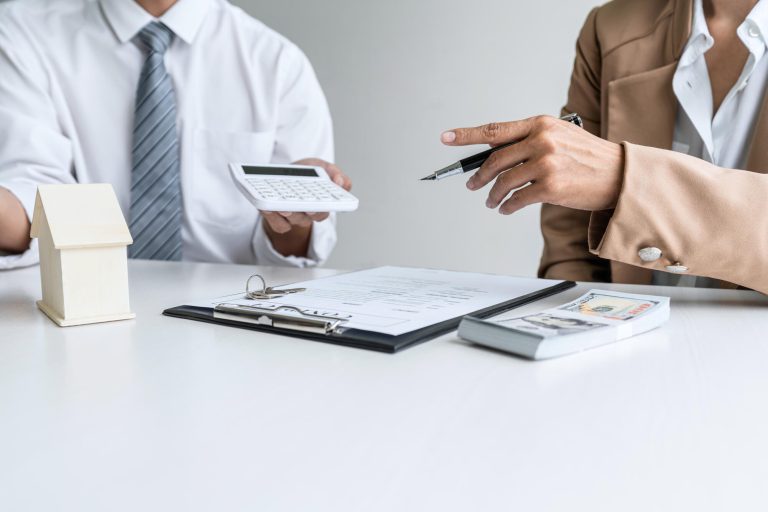 Real,Estate,Broker,Agent,Talk,Reach,Contract,Form,Presenting,And